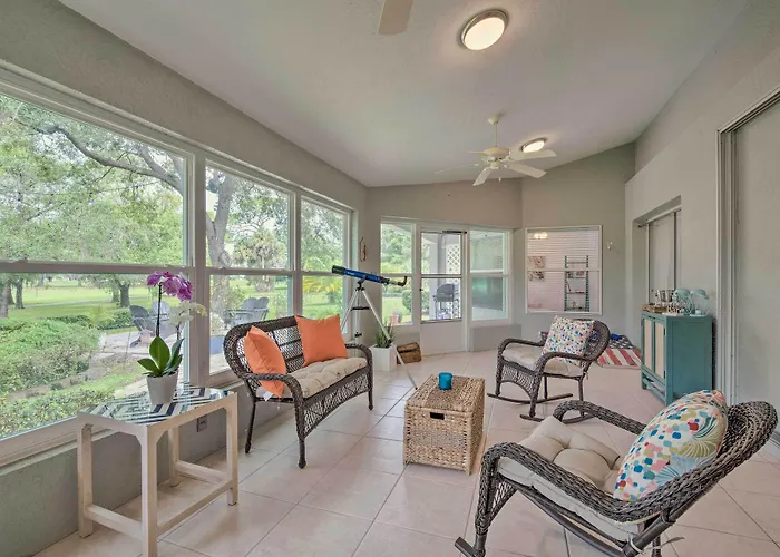 Crystal River Gem Near Three Sisters Springs!