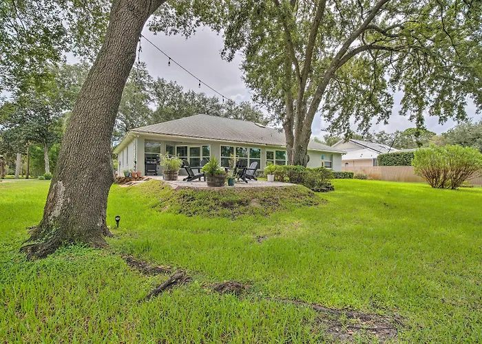 Crystal River Gem Near Three Sisters Springs!