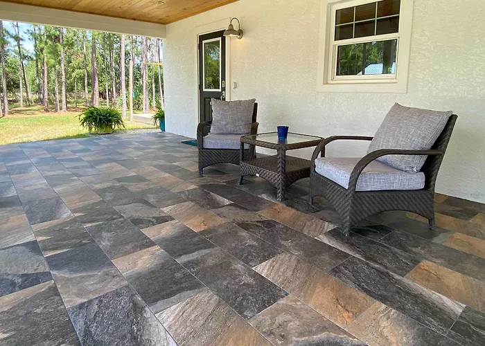 Trendy Palm City Cottage W/ Porch On 5 Acres!