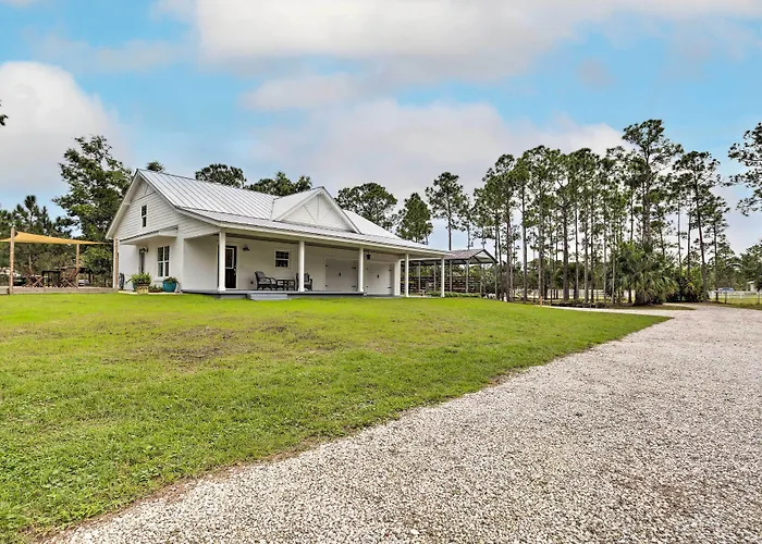 Trendy Palm City Cottage W/ Porch On 5 Acres!