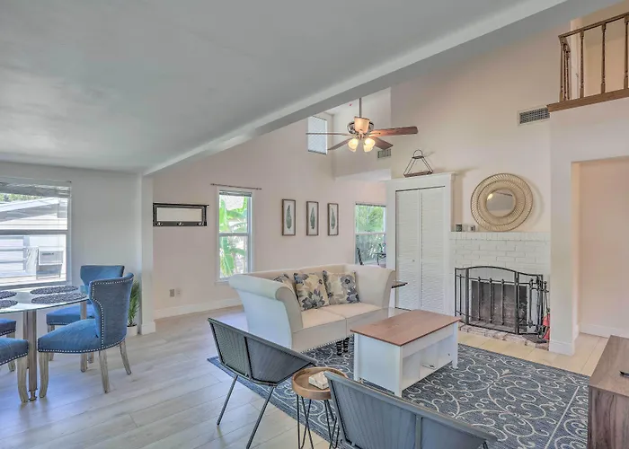 Lovely Cottage Near Downtown Stuart & Beaches
