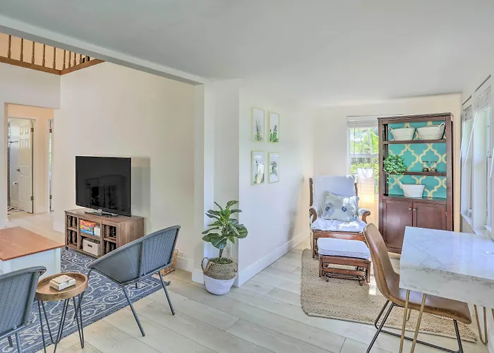 Lovely Cottage Near Downtown Stuart & Beaches