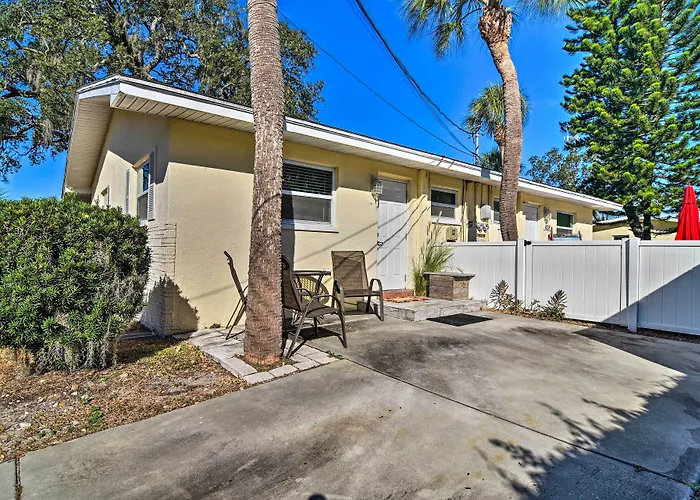 Comfy Dunedin Escape: 1 Block To Main Street!
