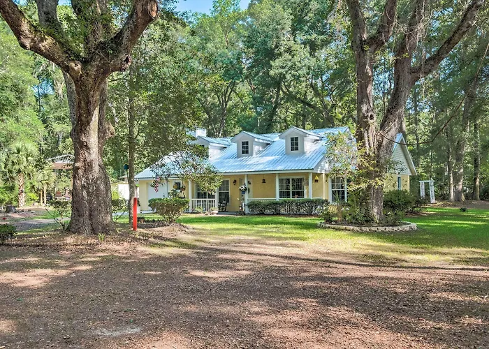 Serene Old Town Getaway Near Suwannee River!