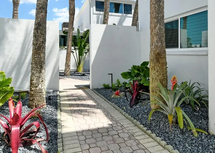 Laplaya 206C: Gulf View End Unit with Private Beach Access
