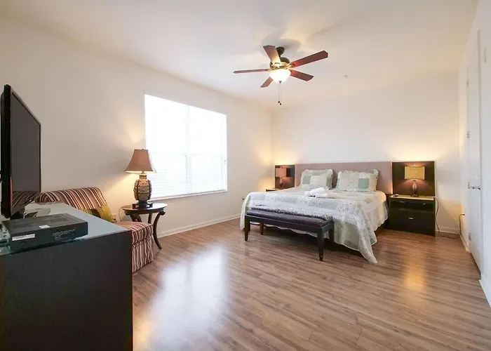 4Br 2Bath Condo Balcony 5Min Conv Center 2020Ft