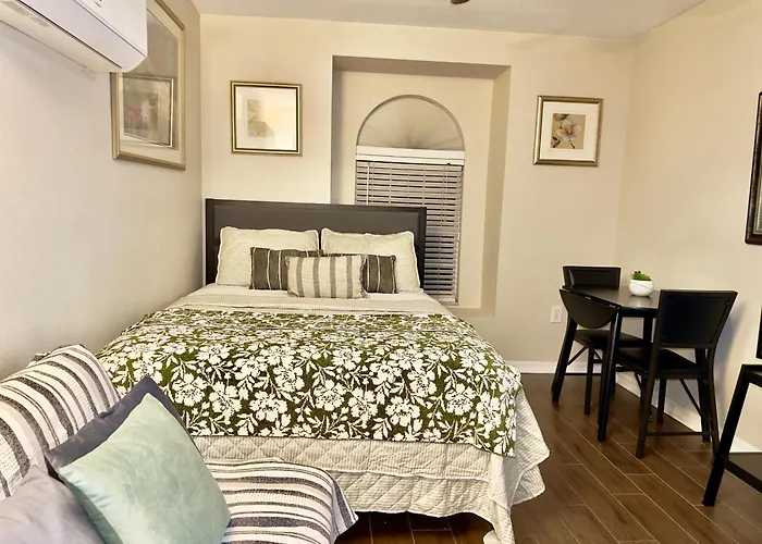 Ruskin Fl 2 Bdrm 1 Bath Suite, Host Shares Common Areas