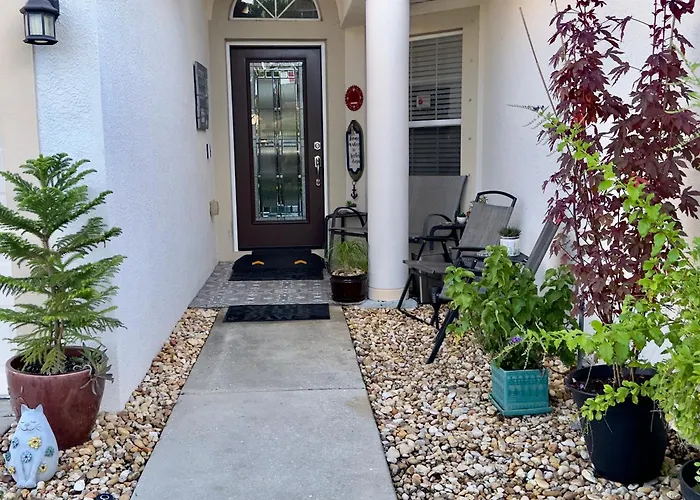 Ruskin Fl 2 Bdrm 1 Bath Suite, Host Shares Common Areas