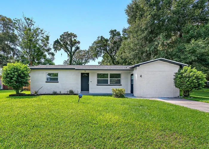 Renovated 3Br, Fenced Yard, Brandon Sleeps 8, 20 Min To Tampa, Monthly Ok