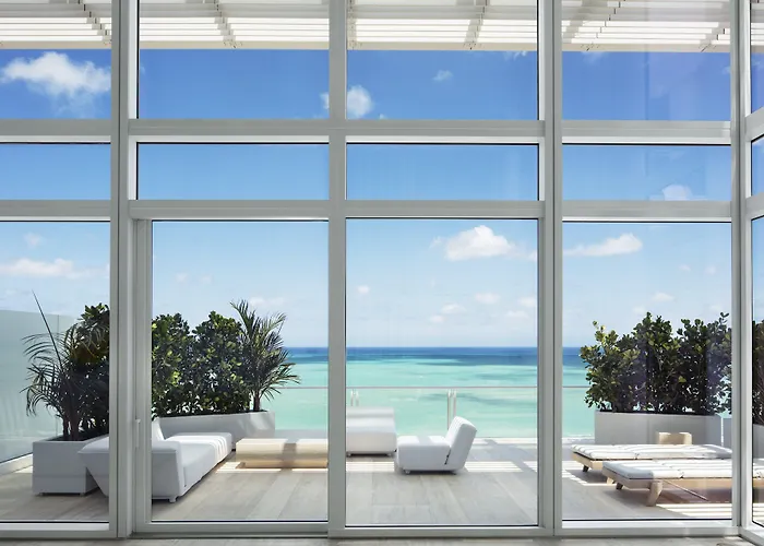Four Seasons Hotel At The Surf Club