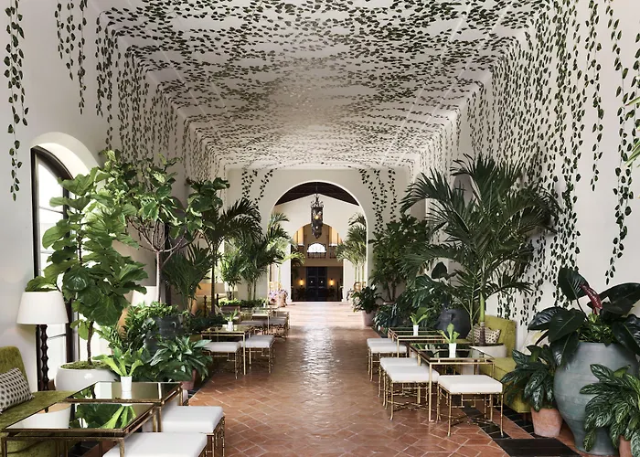 Four Seasons Hotel At The Surf Club