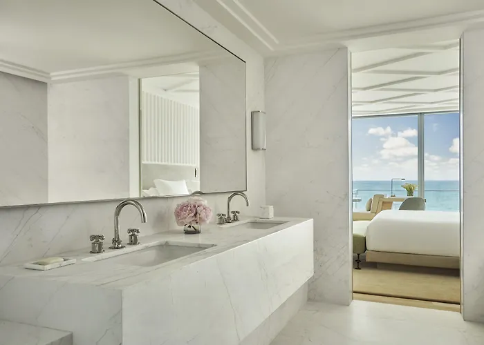 Four Seasons Hotel At The Surf Club