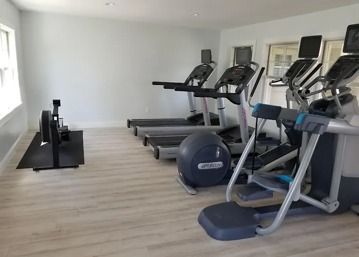 Marker 8 Hotel And Marina