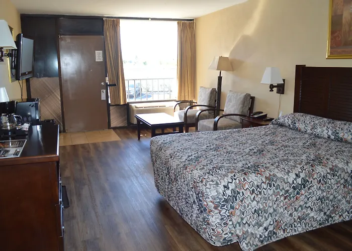 Tarpon Shores Inn