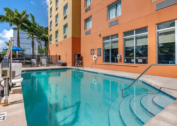 Comfort Suites Fort Lauderdale Airport South & Cruise Port Dania Beach