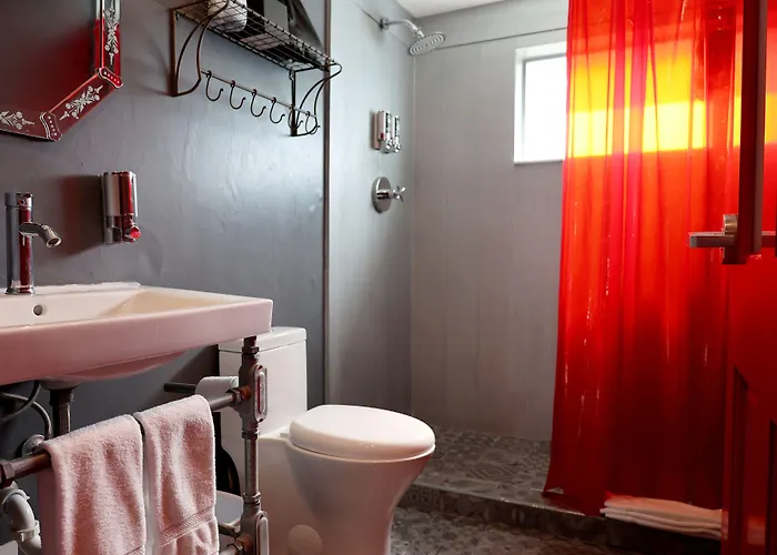 Hotel Gaythering - Gay Hotel - All Adults Welcome
