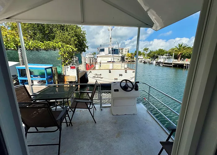 Captain Pip'S Marina & Hideaway