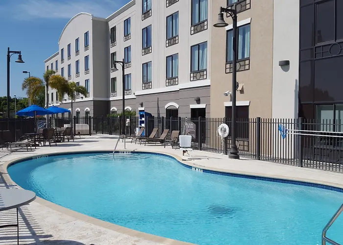 Holiday Inn Express Hotel & Suites Tampa-Usf-Busch Gardens By Ihg