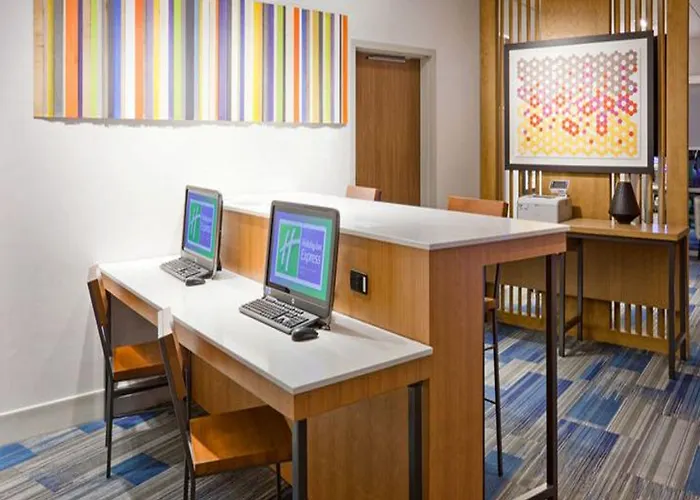 Holiday Inn Express & Suites Quincy I-10 By Ihg
