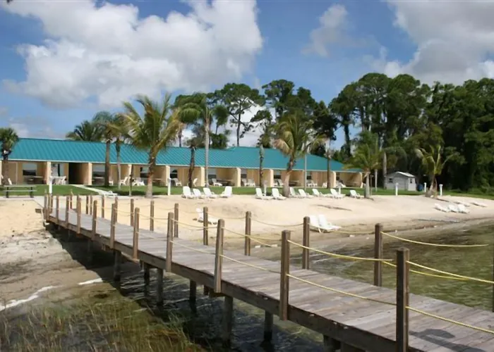 Lake Grassy Inn & Suites