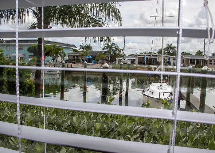 Bayside Inn And Marina