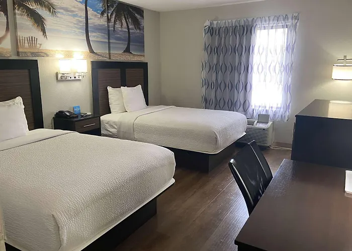 Days Inn By Wyndham Panama City/Callaway