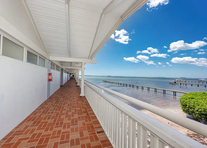 Best Western Plus Yacht Harbor Inn