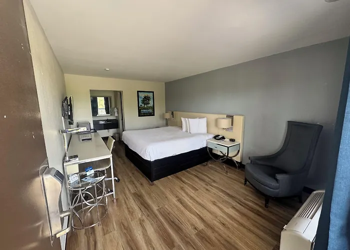 Travelodge By Wyndham Fort Myers Cape Coral