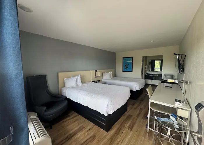 Travelodge By Wyndham Fort Myers Cape Coral