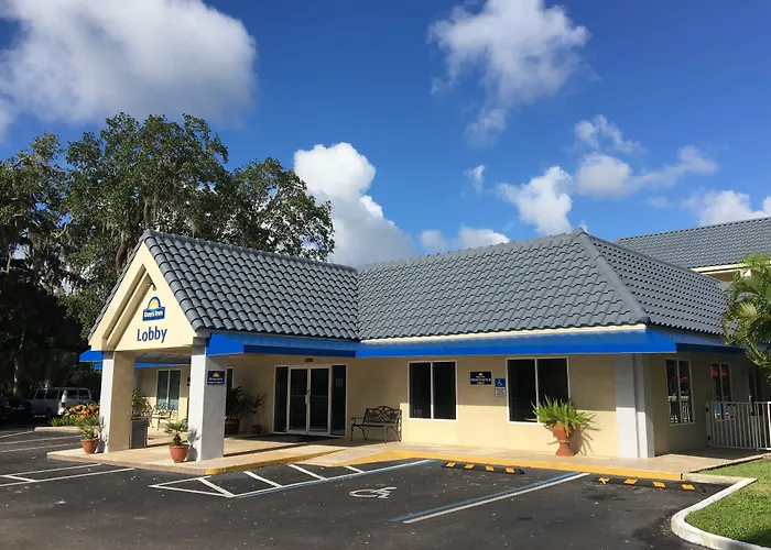 Days Inn By Wyndham Port Charlotte Town Center
