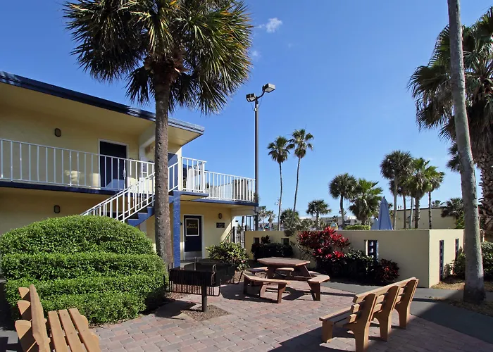 Days Inn By Wyndham Cocoa Beach Port Canaveral