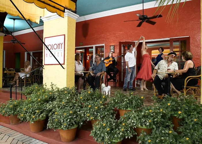 Colony Hotel And Cabana Club