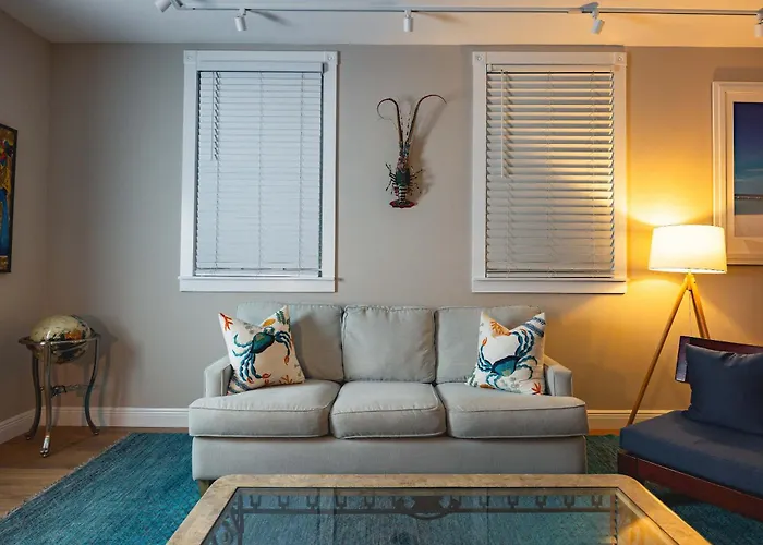 Mesa House, Uno-Perfect Location