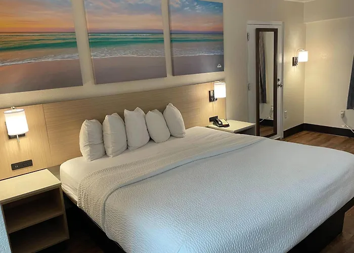 Days Inn & Suites By Wyndham Navarre - Near Beaches Hurlburt