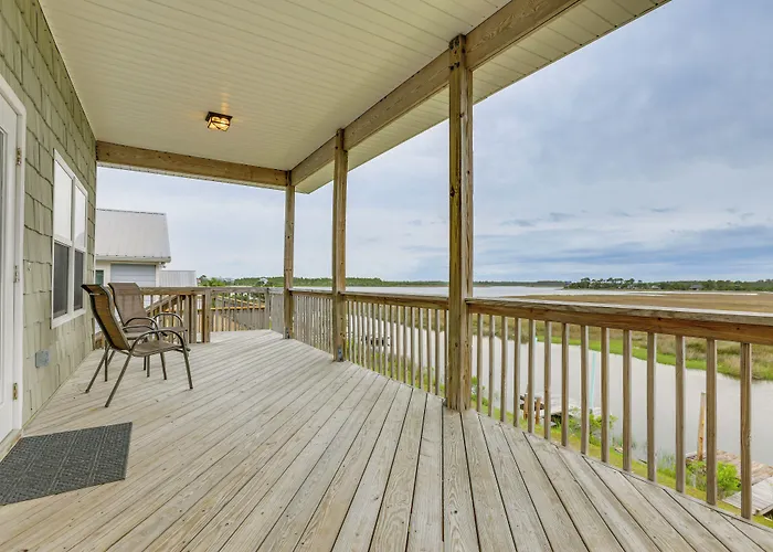 Family-Friendly Waterfront Oasis: 7 Miles To Beach