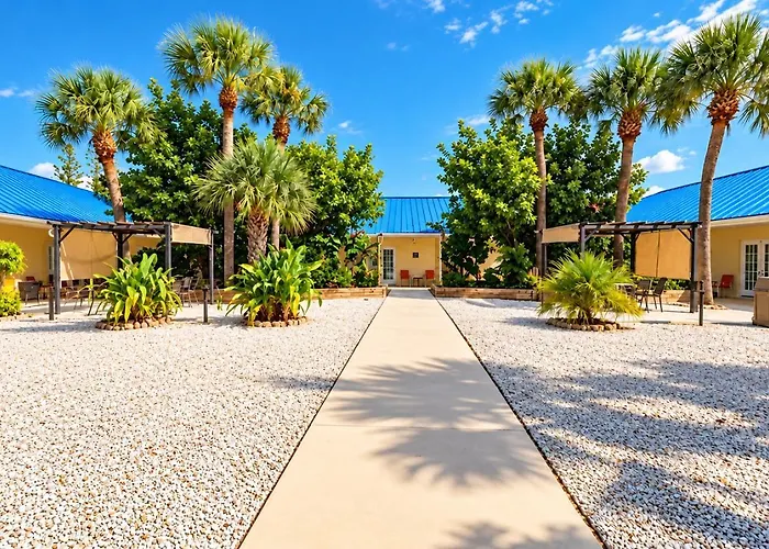 Island Sun Inn & Suites - Historic Venice & Beach Getaway