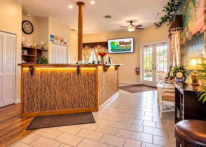 Island Sun Inn & Suites - Historic Venice & Beach Getaway