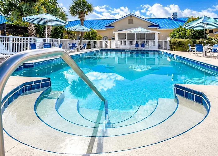 Island Sun Inn & Suites - Historic Venice & Beach Getaway