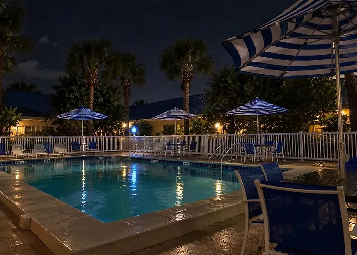 Island Sun Inn & Suites - Historic Venice & Beach Getaway