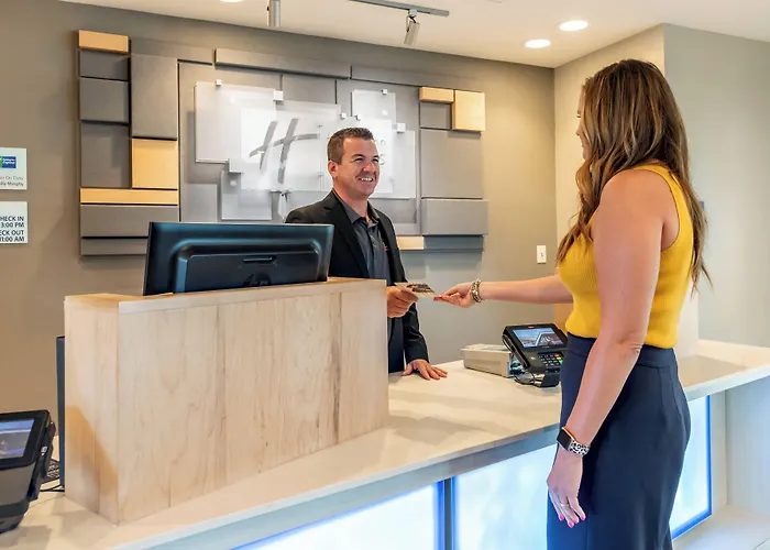 Holiday Inn Express & Suites - St. Petersburg - Madeira Beach By Ihg