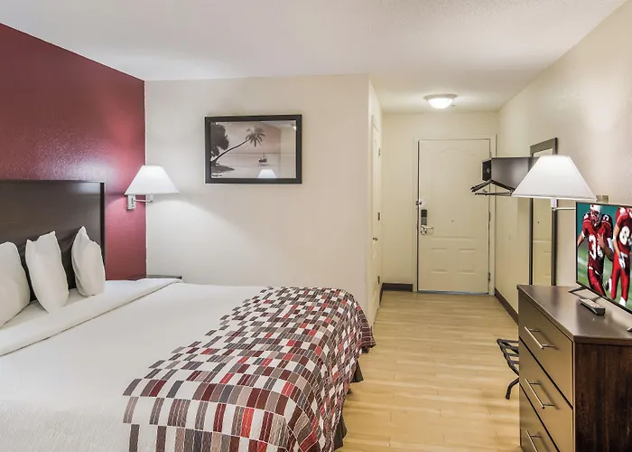 Red Roof Inn & Suites Pensacola East - Milton