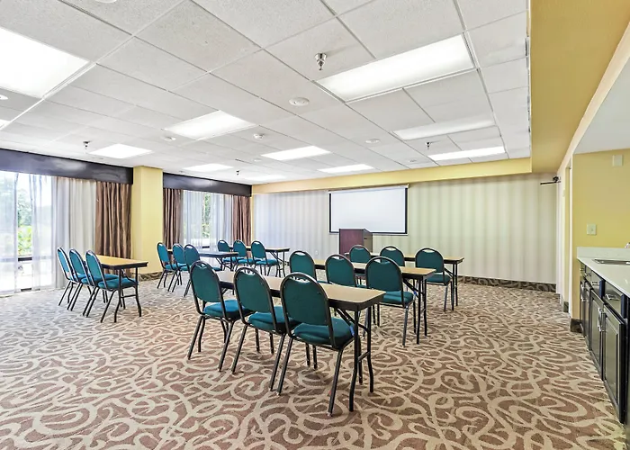 Holiday Inn - St. Petersburg West By Ihg