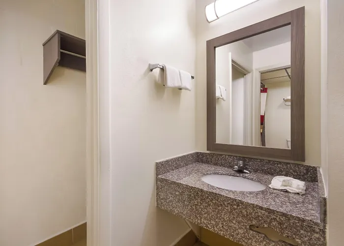 Red Roof Inn Crestview