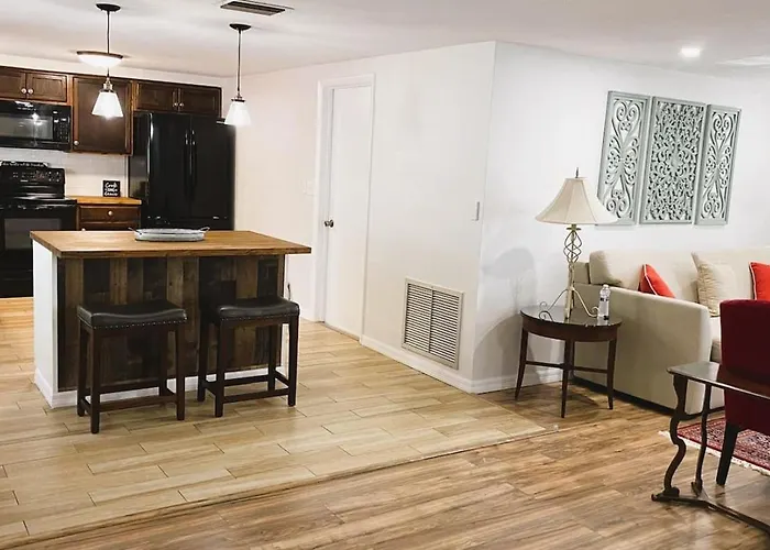 Family Getaway Near Beaches Sleeps 8