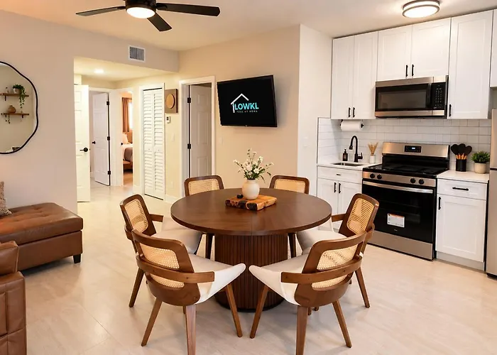 Bayview Regency Apartments By Lowkl