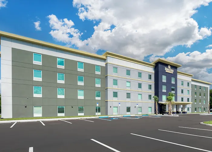 Hometowne Studios By Red Roof Tampa - Airport