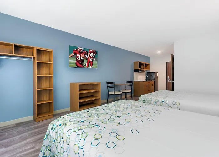 Hometowne Studios By Red Roof Tampa - Airport
