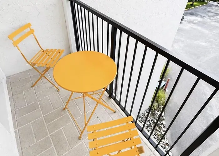 Ecostays Apartment Near Miami Airport - 303
