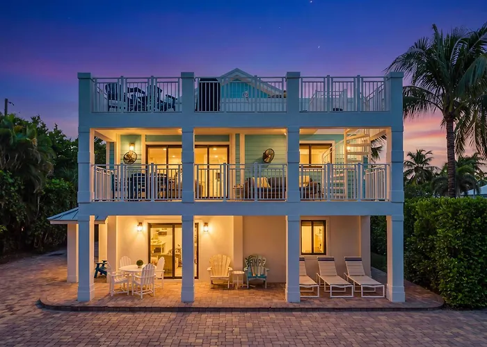 Designer Beachside Serenity Steps To The Beach!