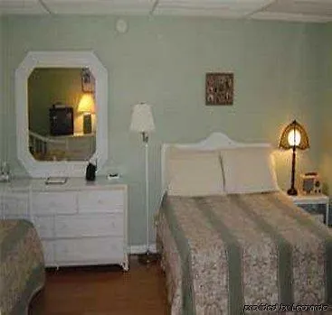 Snug Harbor Inn Waterfront Ban